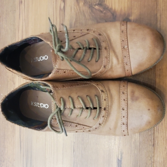 Women shoes - Picture 1 of 2